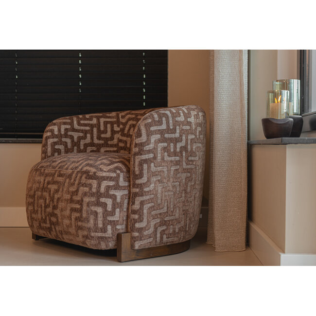 Richmond Interiors  Lounge stoel Hannah bruin labyrinth fire retardant