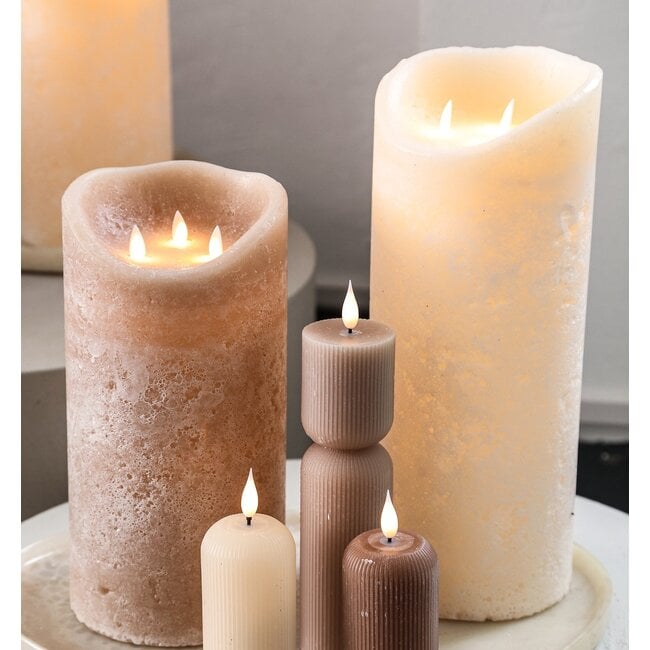 PTMD LED-kaars rustiek beige 30 cm hoog met 3 bewegende vlammetjes