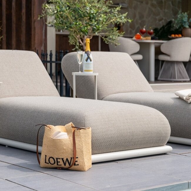 Richmond Interiors  Outdoor bijzettafel Reed light beige