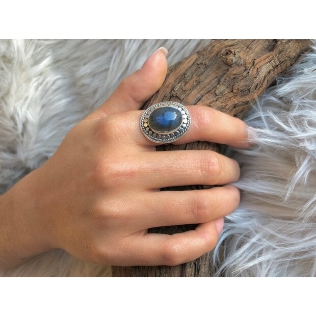 Zilveren ring Labradoriet Seela
