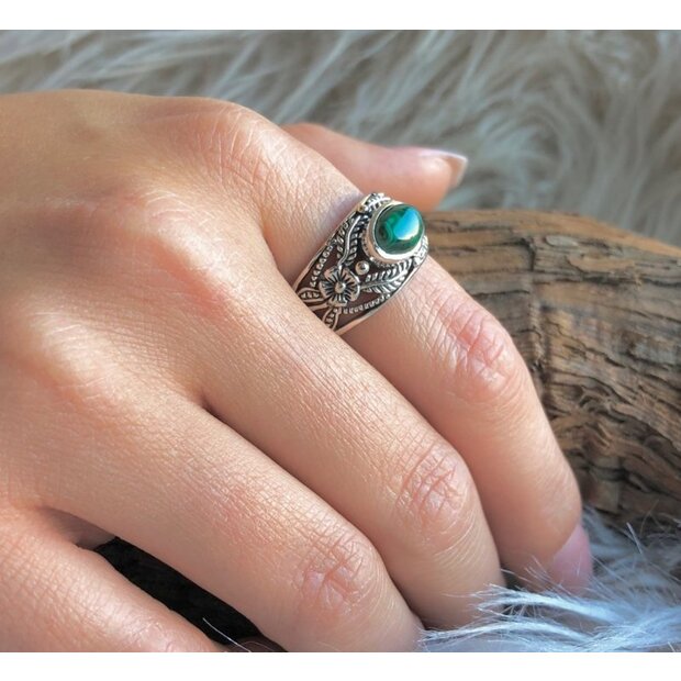 Bewerkte Bali style zilveren ring Malachiet