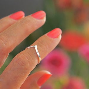 Zilveren Chevron V ring