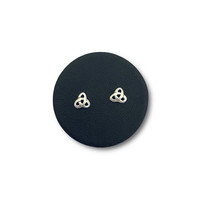 Zilveren oorknopjes triquetra