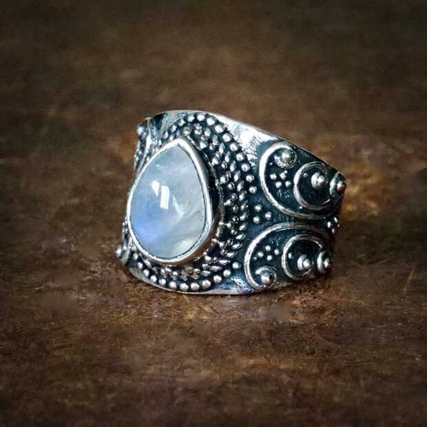 Zilveren ring met Maansteen Azra