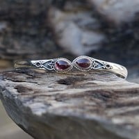 Zilveren edelsteen armband Vanida Granaat