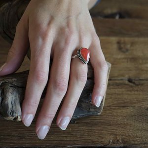 Zilveren ring Rode Koraal druppel