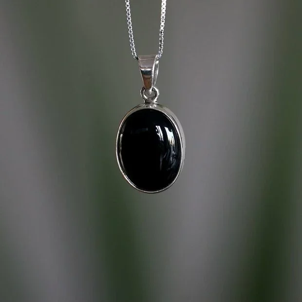 Black Onyx hanger Hima