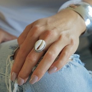 Zilveren Cowrie ring