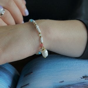 Armbandje zoetwaterparel Leila