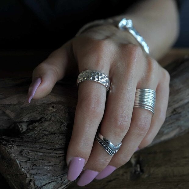 Hammered ring Beatriz Hammered ring Beatriz