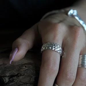 Hammered ring Beatriz Hammered ring Beatriz