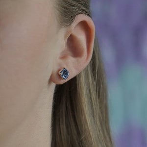 Zilveren oorknopjes Crystal lichtblauw