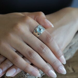 Zilveren ring blauwe Topaas Nilam