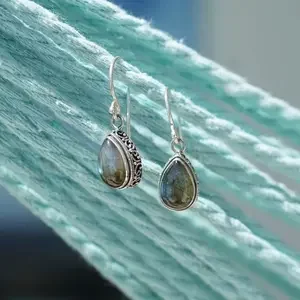 Labradoriet oorbellen Bali Love