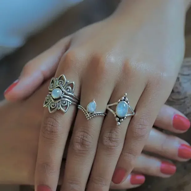 Maansteen ring Manoli