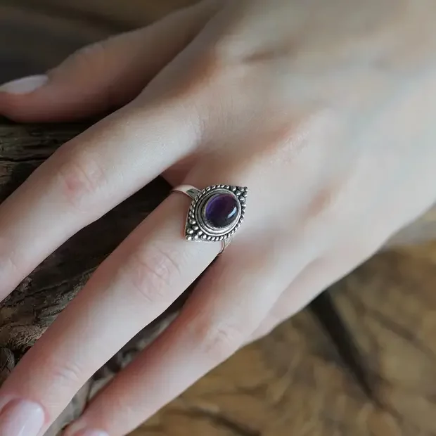 Amethist ring Syona