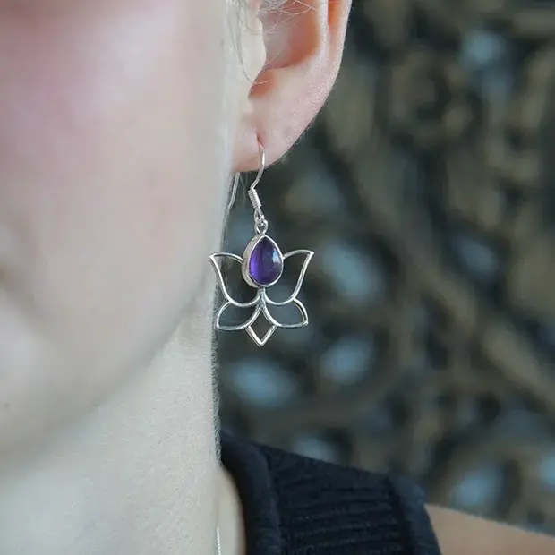 Amethist Lotus oorbellen
