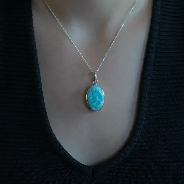 Larimar hanger Isa