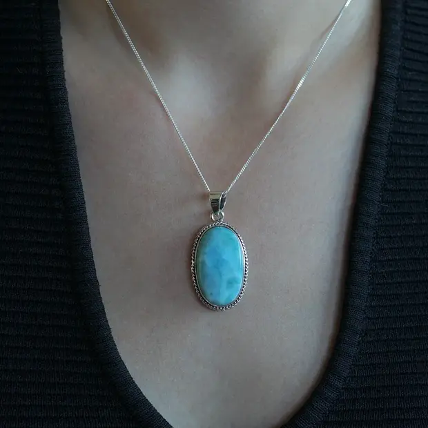 Larimar hanger Anna