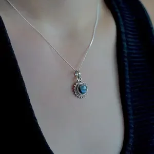 Labradoriet hanger Klom Labradoriet hanger Klom