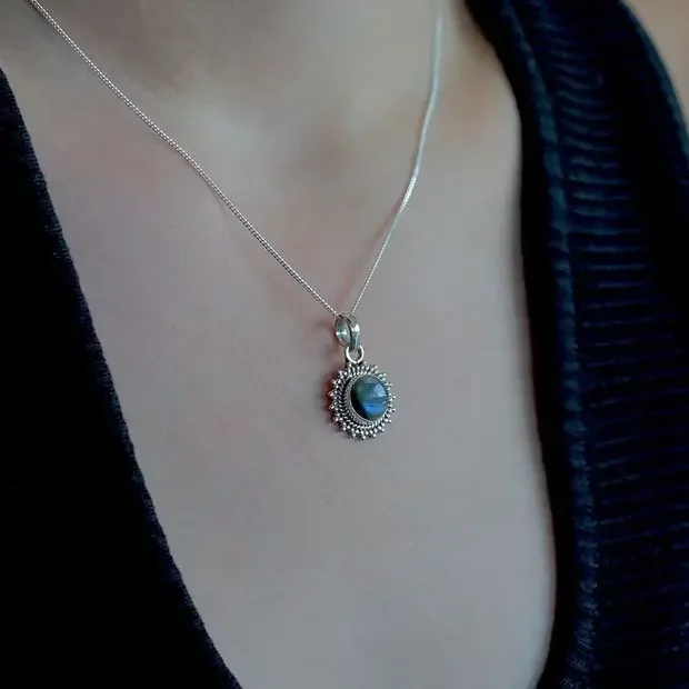 Labradoriet hanger Klom Labradoriet hanger Klom