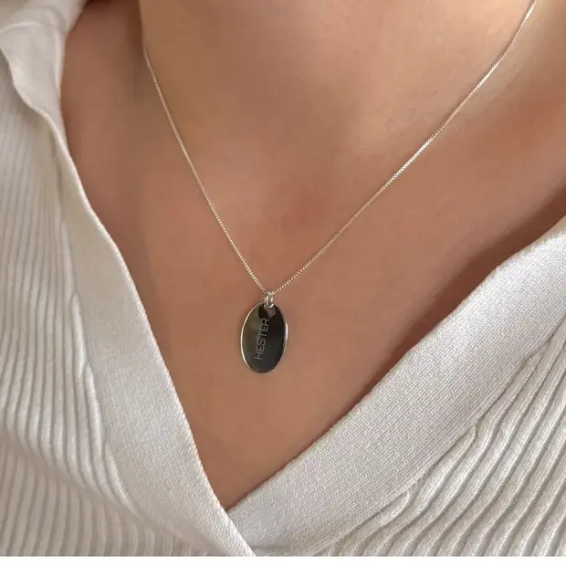 Ketting ovaal met gravure