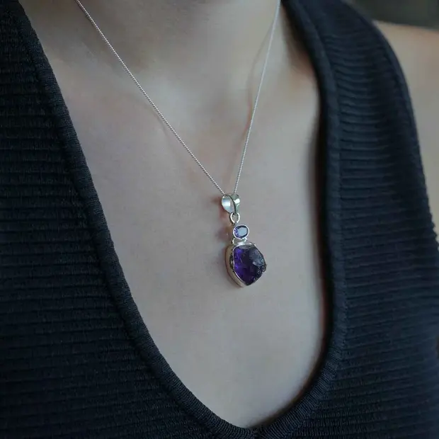 Ruwe Amethist hanger Hesther Ruwe Amethist hanger Hesther