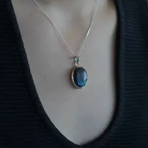 Labradoriet hanger Masia