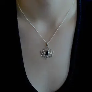 Lotus hanger Black onyx