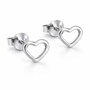 Zilveren oorknopjes hartje