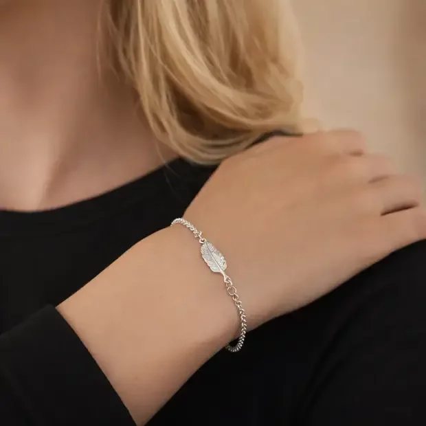 Zilveren schakel armbandje veer Zilveren schakel armbandje veer