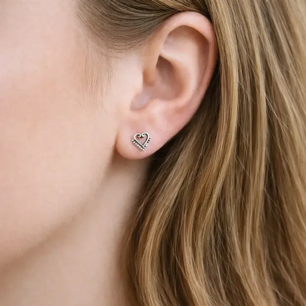 Zilveren oorknopjes Bali hart