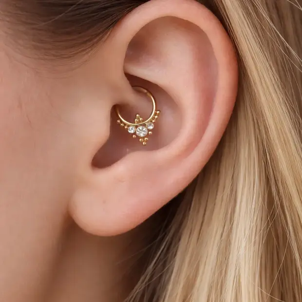 Daith piercing sparkle gold Daith piercing sparkle gold