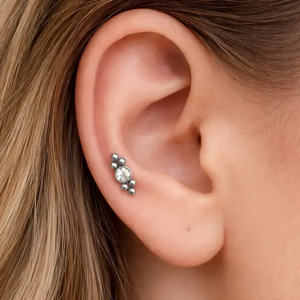 Piercing zirkonia and dot
