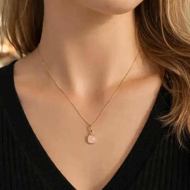 Chalcedoon hanger Caia  Gold