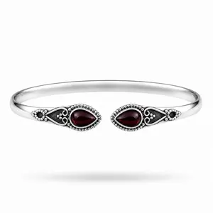 Zilveren edelsteen armband  Vanida Granaat