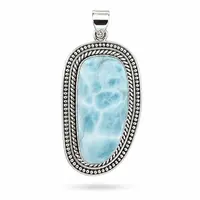 Larimar hanger Sza