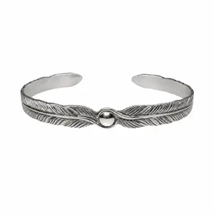 Feather bangle armband