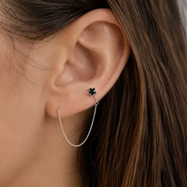 Zilveren chain earcuff Black star Zilveren chain earcuff Black star