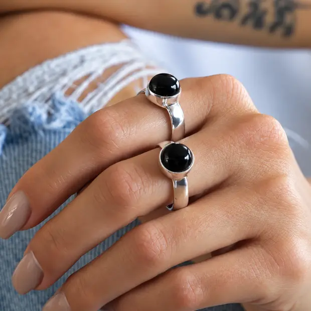 Black Onyx  ring Abou