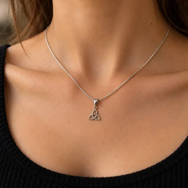 Triquetra ketting Selene Triquetra ketting Selene