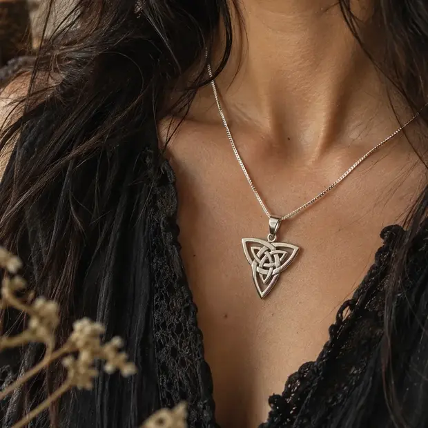 Triquetra hanger Keuda Triquetra hanger Keuda