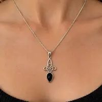 Triquetra black onyx hanger Awen Triquetra black onyx hanger Awen