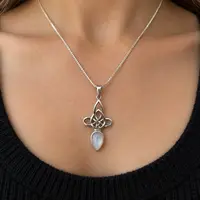 Triquetra maansteen hanger Awen Triquetra maansteen hanger Awen