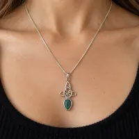 Triquetra smaragd hanger Awen Triquetra smaragd hanger Awen
