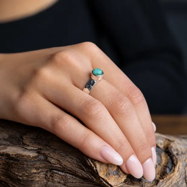 Hammered ring Smaragd Ipanema