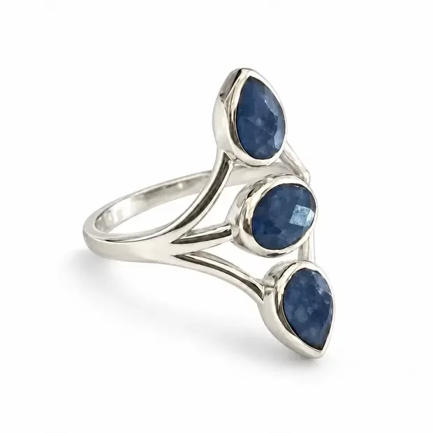 Saffier ring Manomi Saffier ring Manomi