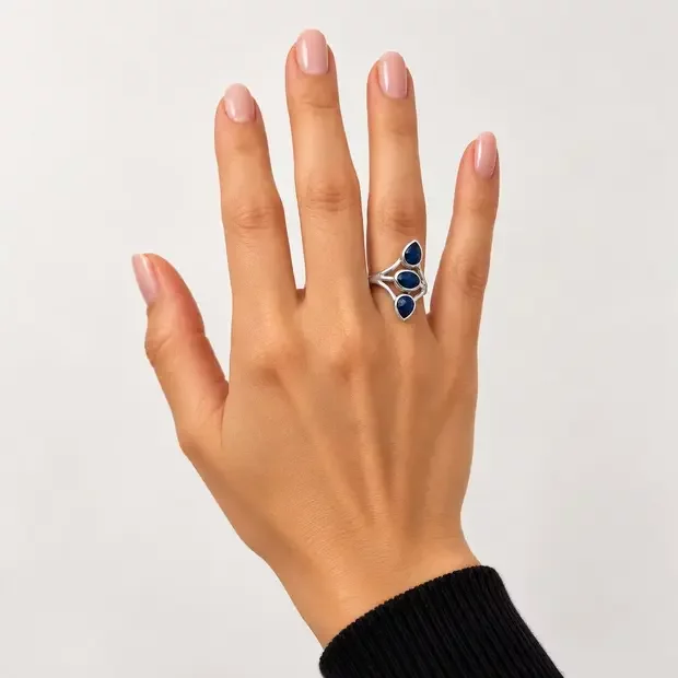 Saffier ring Manomi Saffier ring Manomi