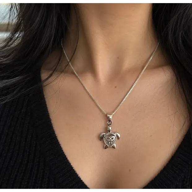 Triquetra schildpad hanger Triquetra schildpad hanger