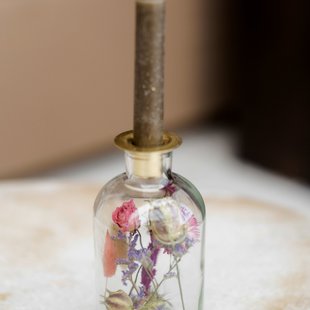 Glazen kaarsenhouder 16cm droogbloemen roze / paars